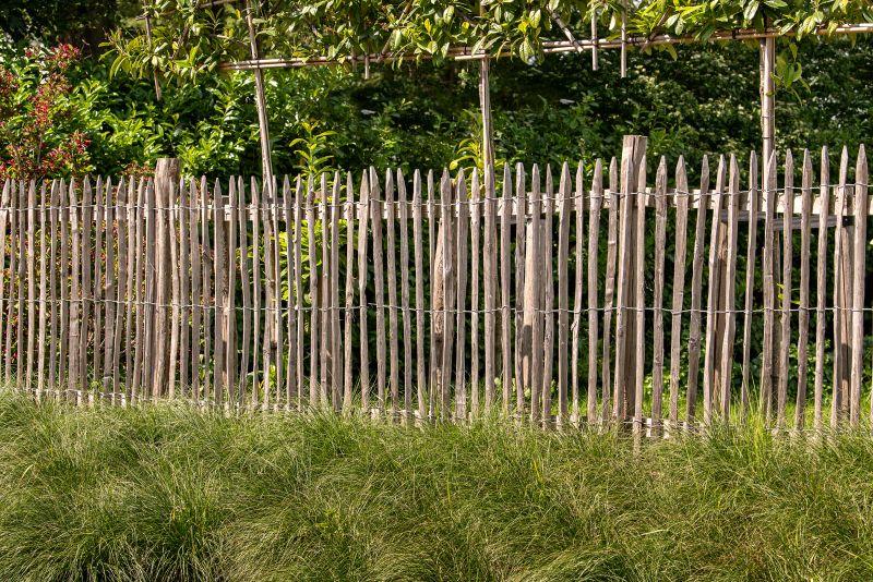 P0211378 Kastanja stolper PETER-HOLMBERG 