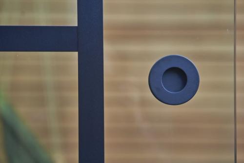 Håndtag i sort rustfrit stål – rundt design til glasvæg (sæt med 2 stk.) PETER-HOLMBERG