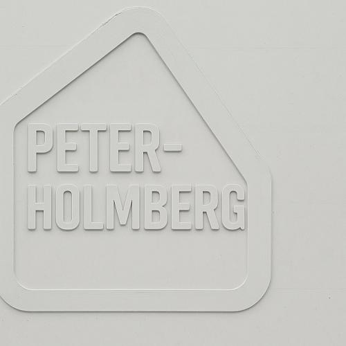 Betonhavebænk   Nu med mulighed for eget logo 3-D 
PETER-HOLMBERG