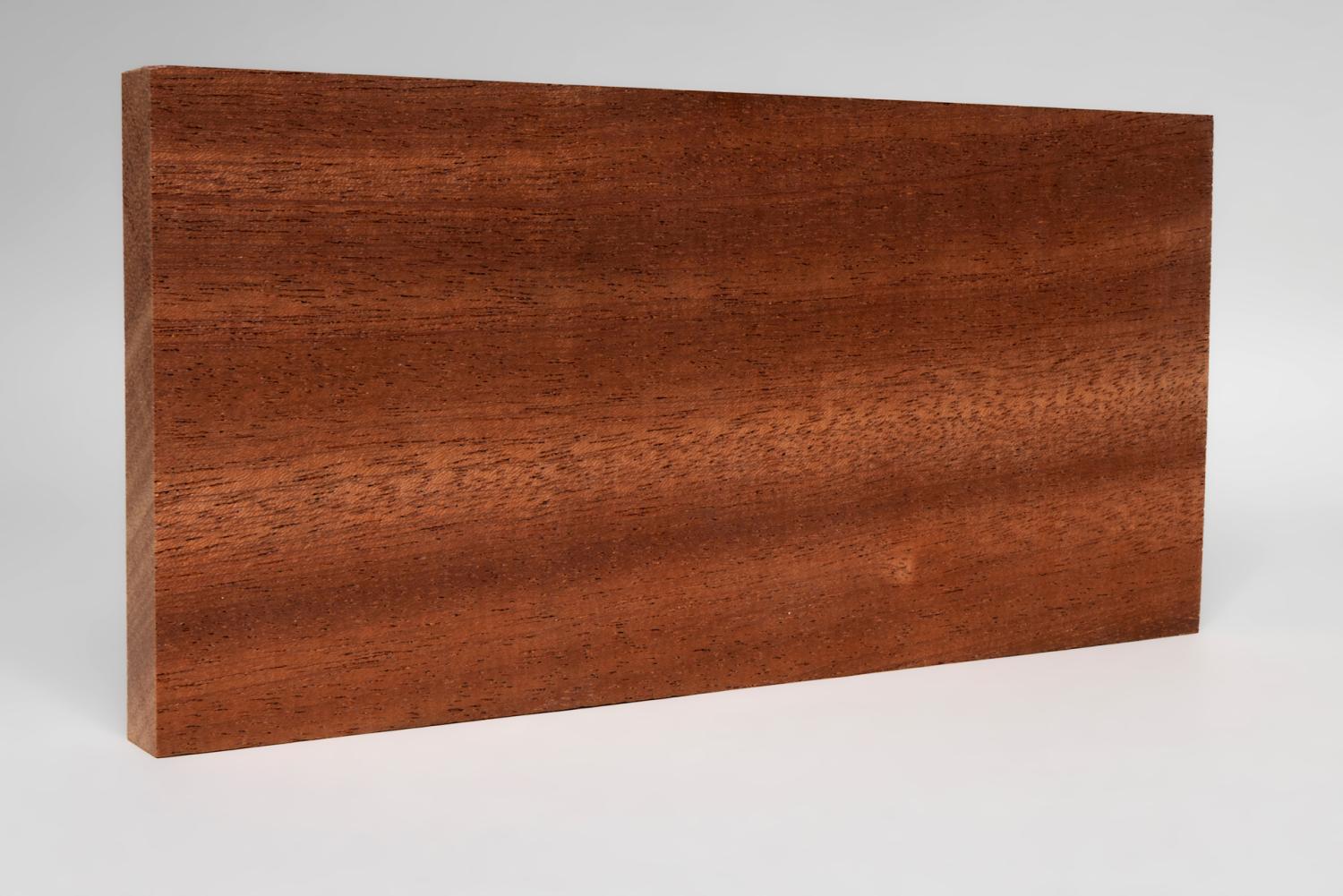 20 x 96 x 2420 mm Mahogni Forrammetræ / Facadelist Massiv PETER-HOLMBERG  