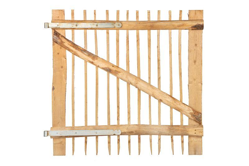 Kastanjelåge 120 cm bred – komplet med stolper – Naturhegn Låge – flere højder PETER-HOLMBERG 